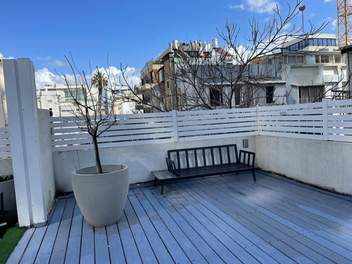 Apartament דירת סטודיו יפיפיה על גג ומרפסת שמש ברחוב הירקון Tel Awiw Zewnętrze zdjęcie
