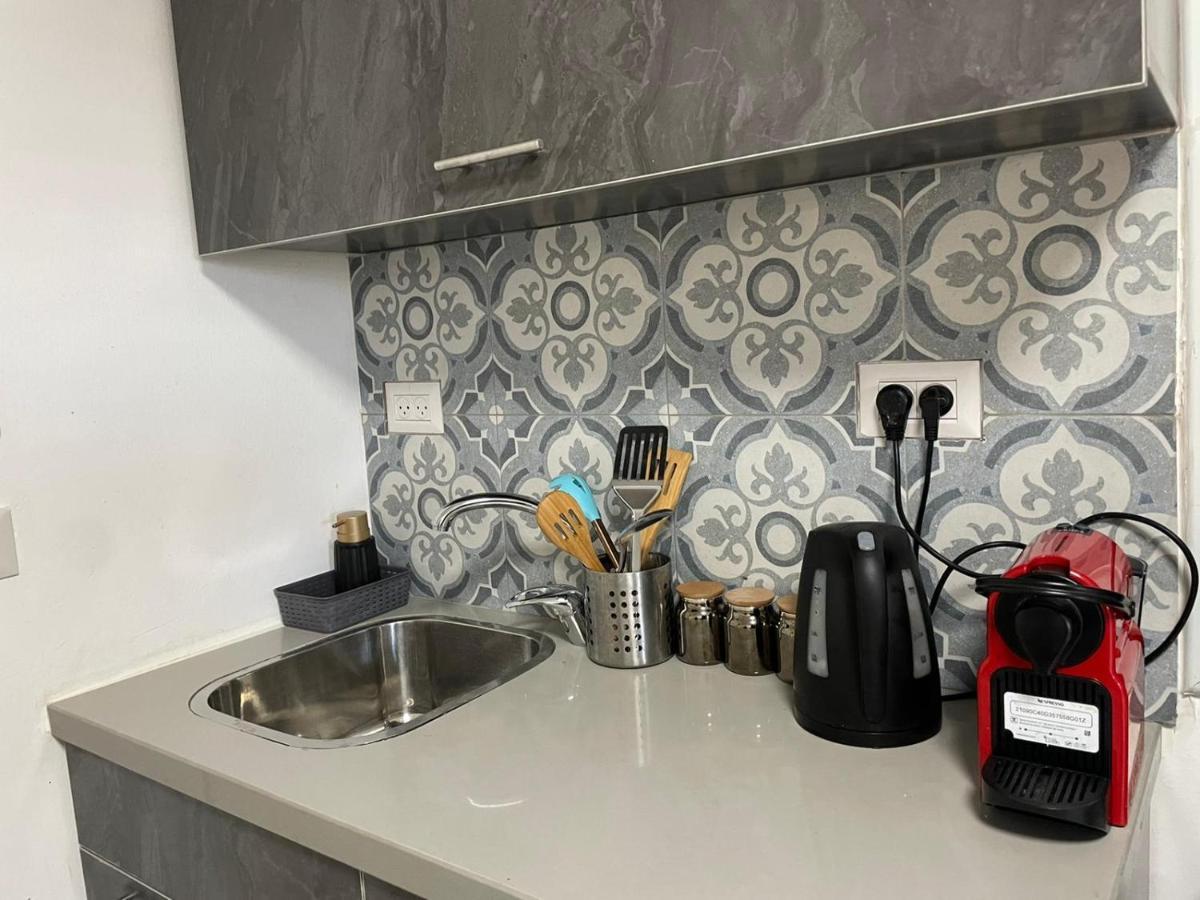 Apartament דירת סטודיו יפיפיה על גג ומרפסת שמש ברחוב הירקון Tel Awiw Zewnętrze zdjęcie